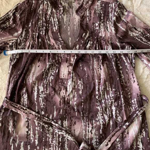 BCBG Abstract Blouse - Picture 5 of 7